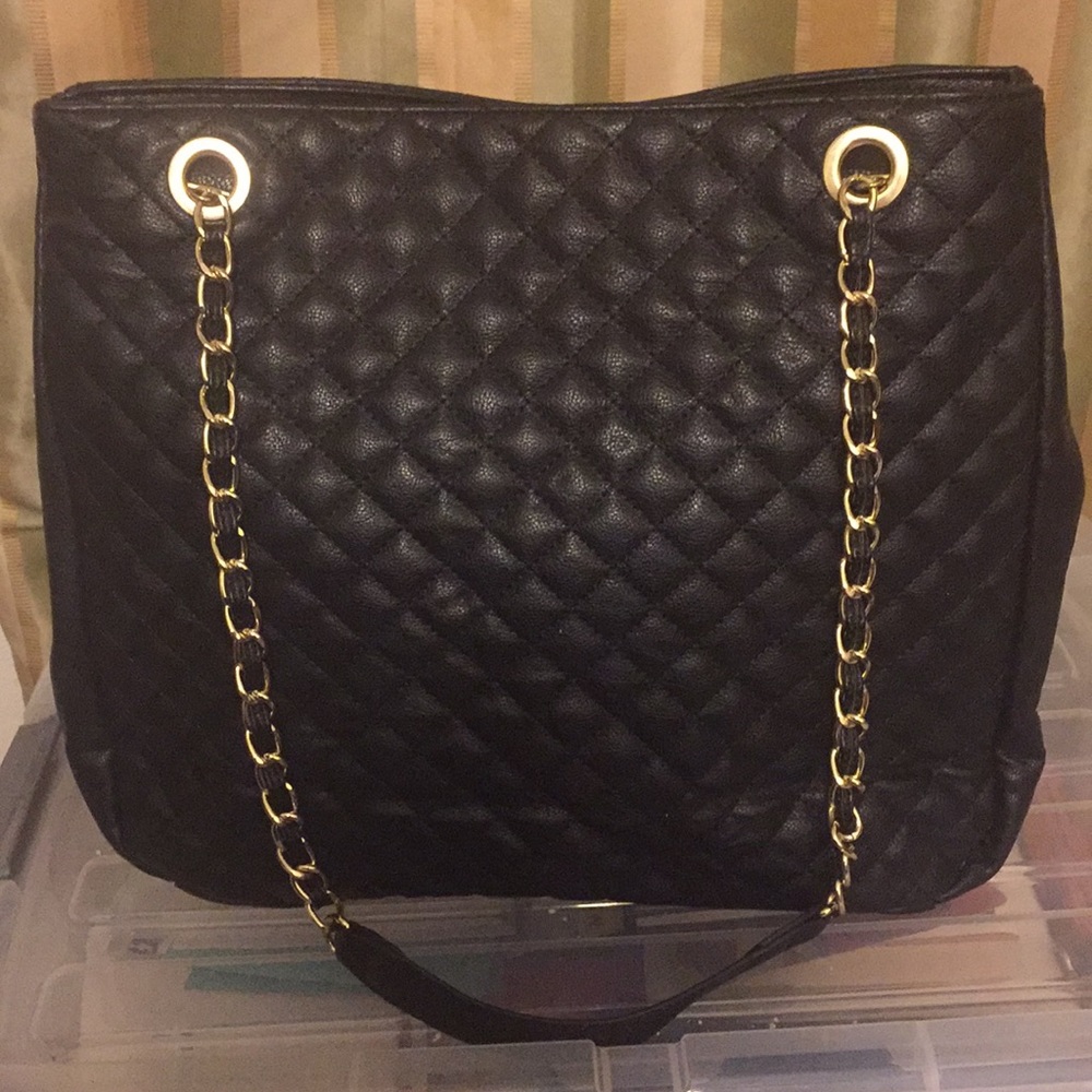 Forever21 faux leather quilted chain bag